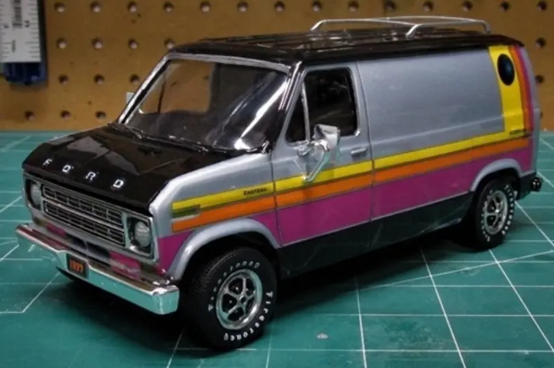 Amt 1977 Ford Cruising Van 2T 1:25 - Amt1108m 2